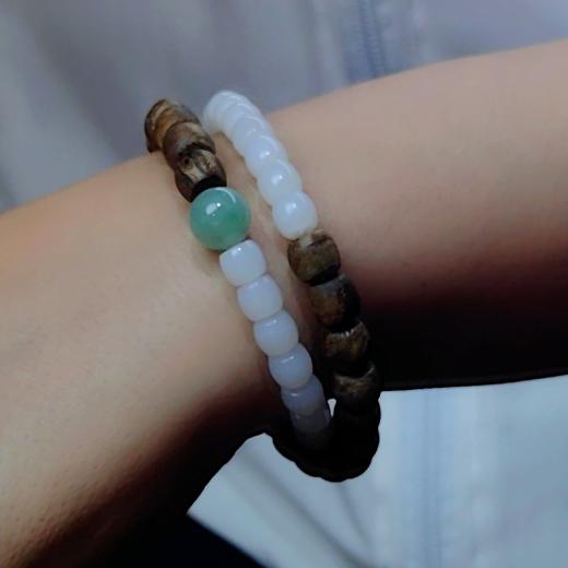 “清雅”和田白玉配翡翠珠子沉香手串 商品图8