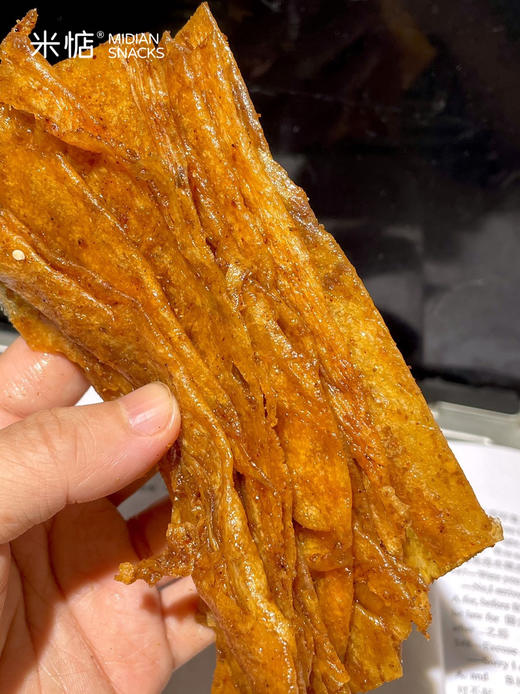 素食界的高蛋白担当『米惦基本豆皮』非转基因绿色食品五“零”配方❗无科技健康零食 ❗非油炸辣条也能放肆吃😋😋豆皮醇厚裹满香辣 软韧有嚼劲🏅 商品图7