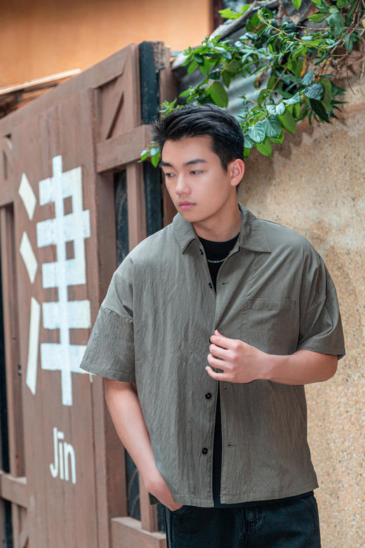 523522220极简短袖衬衫 商品图2