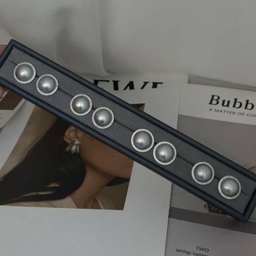 甄珠贝 海水银蓝马贝珠耳钉 15-16mm 朱珠同款 微瑕，轻微生长痕迹，不影响佩戴 镶嵌后约20mm 925纯银配件 同款吊坠也有了 商品图0