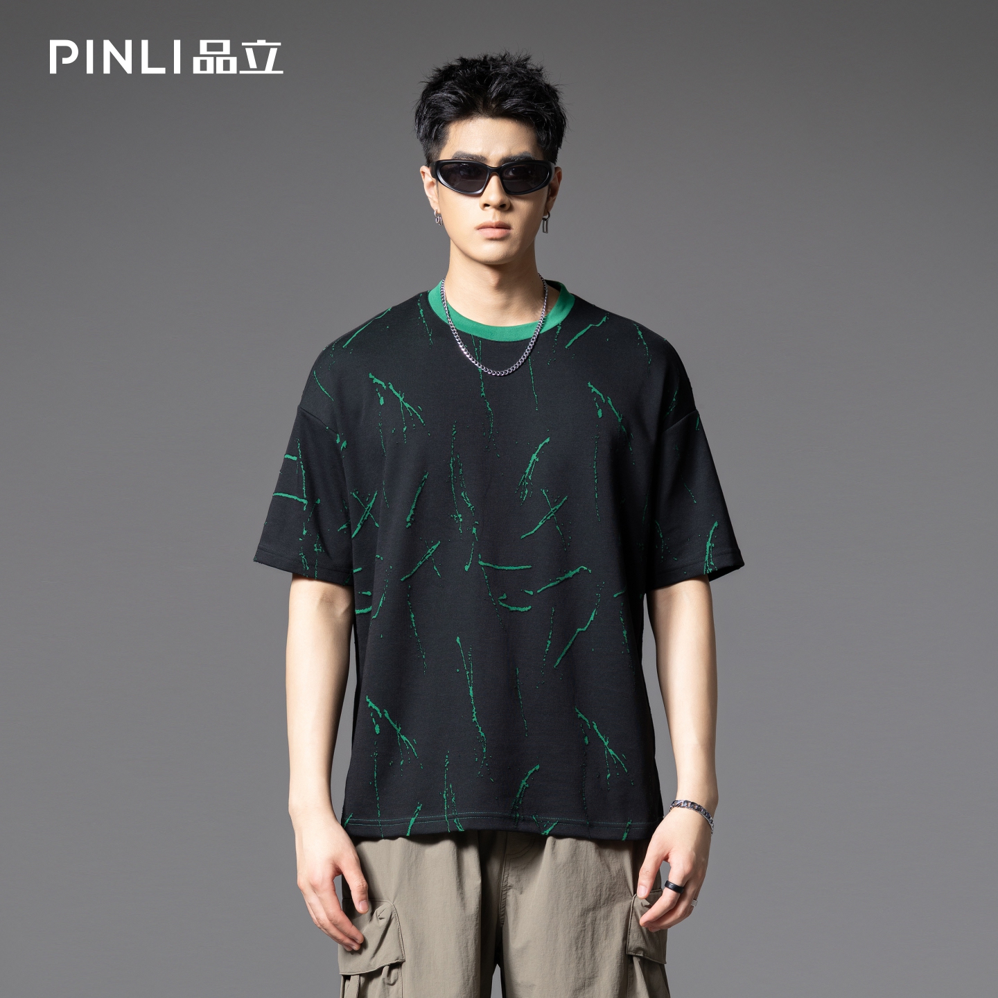 PINLI品立2025夏季新款潮流破洞短袖圆领T恤男士宽松休闲撞色上衣B252111084