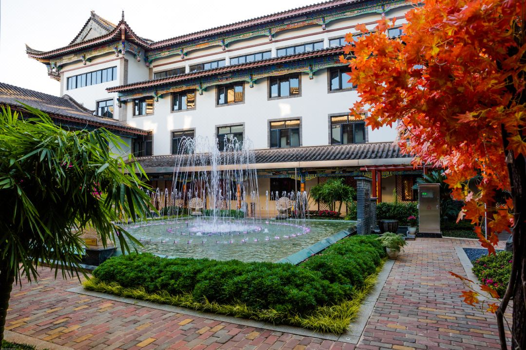 【云南楚雄彝人古镇毕摩广场基地 】