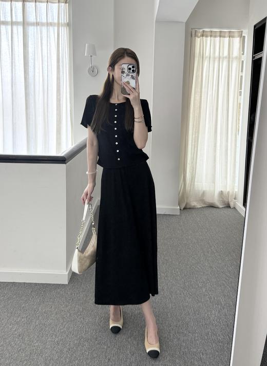 随身携带我的风景｜简约通勤 黄金比例 单排贝壳扣简约设计 针织肌理面料 套装 黑色 商品图2