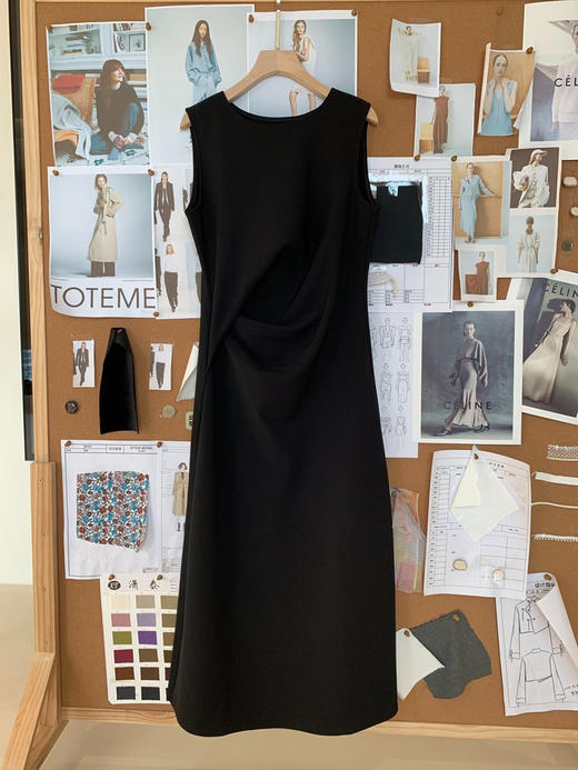 无袖圆领针织连衣裙 女霸总同款 收腰重褶工艺 轻松遮住小肚腩 高品质弹力面料 毫无束缚感 合身版型 垂坠顺滑 单穿 内搭都可 商品图8