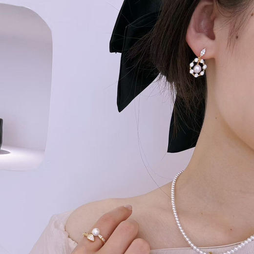 甄珠贝 轻盈温柔的一款耳坠 淡水珠5-6mm 正圆无暇 商品图5