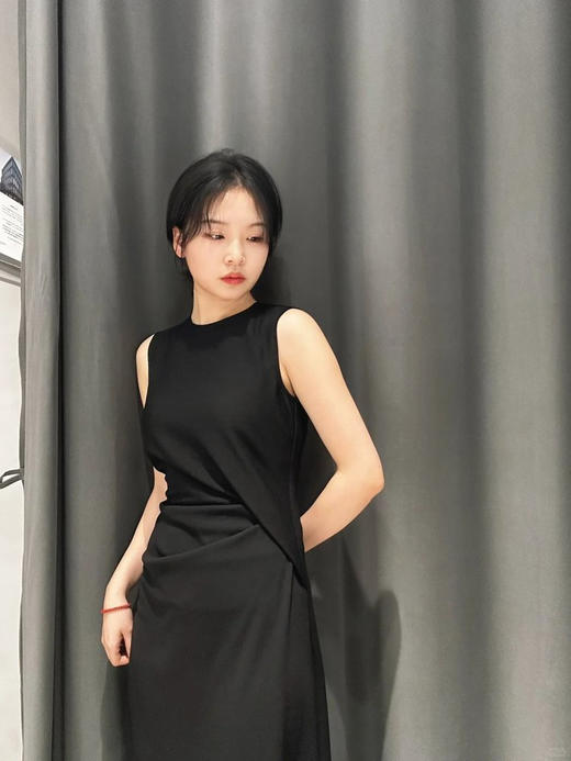 无袖圆领针织连衣裙 女霸总同款 收腰重褶工艺 轻松遮住小肚腩 高品质弹力面料 毫无束缚感 合身版型 垂坠顺滑 单穿 内搭都可 商品图6