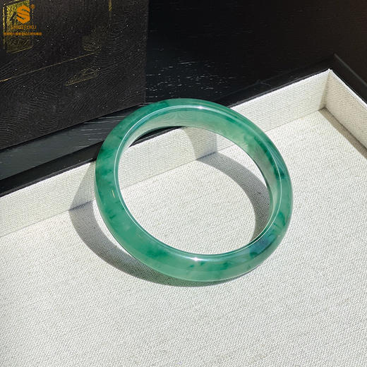 【香港周六福黄金钻石首饰】A级冰绿非洲翠首饰 商品图3