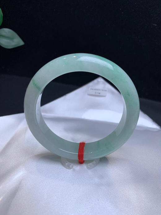 620025，56.5飘花正圈手镯、清新干净，飘清新绿花，干净 均匀 商品图2