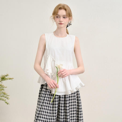 西遇拼接无袖上衣女夏季新款t恤荷叶边裙摆白色圆领衬衣K0051000 商品图3