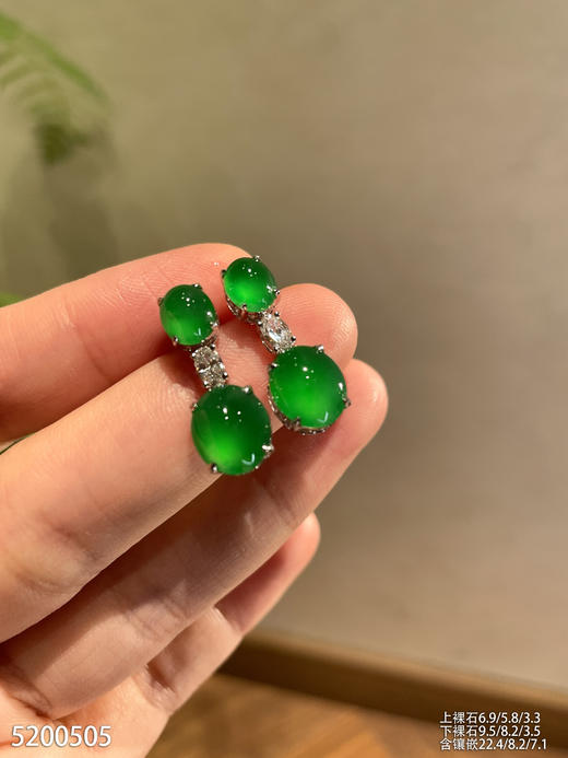 老坑玻璃种艳绿蛋面耳坠【5200505】具体价格微信咨询 商品图0