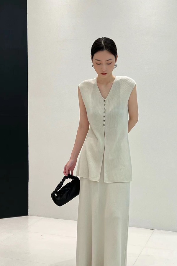 Le Malene 高级感极简风无袖马甲半裙针织套装 20215