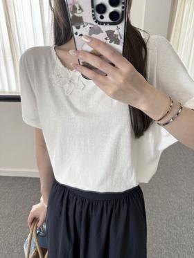 巴黎漫步｜“绽白”立体花朵装饰圆领T恤 棉&亚麻混纺面料 米白色