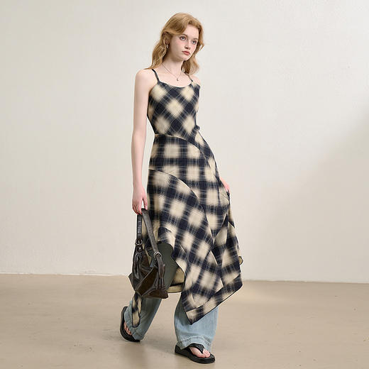 西遇格子吊带连衣裙女夏季新款不规则裙摆露背v领收腰裙子Y0050926 商品图1