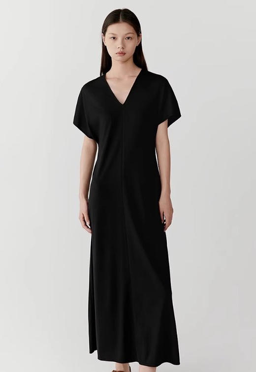 绢棉单面平纹针织布长款连衣裙 微X型长款连衣裙 绢棉混纺针织料 简洁V领 连肩飞袖设计巧妙修饰身型 商品图0