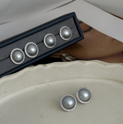 甄珠贝 海水银蓝马贝珠耳钉 15-16mm 朱珠同款 微瑕，轻微生长痕迹，不影响佩戴 镶嵌后约20mm 925纯银配件 同款吊坠也有了 商品图3