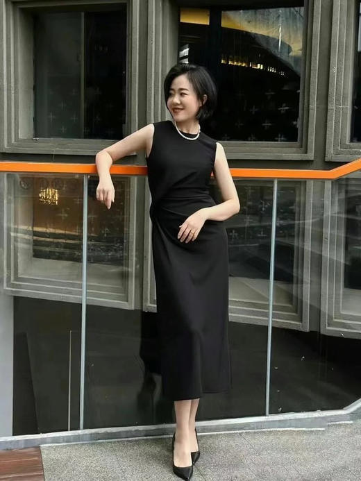 无袖圆领针织连衣裙 女霸总同款 收腰重褶工艺 轻松遮住小肚腩 高品质弹力面料 毫无束缚感 合身版型 垂坠顺滑 单穿 内搭都可 商品图4