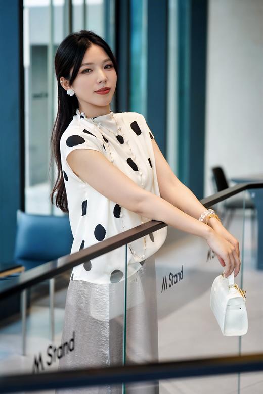 臣禾	【波点印花衬衫】19姆米弹力双乔真丝短袖上衣	JZ252050238 商品图5