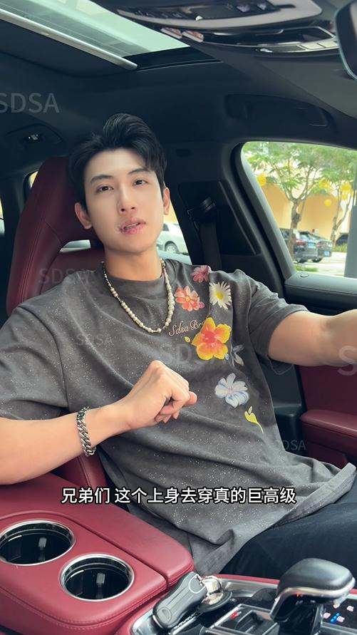 T3495夏季高级感新款男士潮牌洒金花卉字母印花圆领短袖T恤百搭时候 商品图0