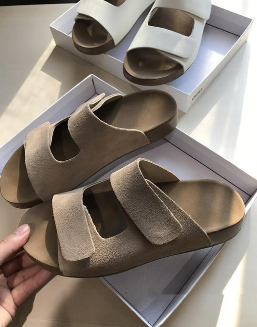 2025新款超软舒适的牛皮 一字搭扣平底凉拖凉鞋真皮勃肯拖鞋！ 商品图1