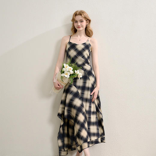 西遇格子吊带连衣裙女夏季新款不规则裙摆露背v领收腰裙子Y0050926 商品图3