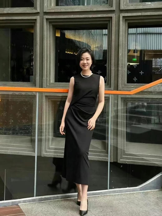 无袖圆领针织连衣裙 女霸总同款 收腰重褶工艺 轻松遮住小肚腩 高品质弹力面料 毫无束缚感 合身版型 垂坠顺滑 单穿 内搭都可 商品图5