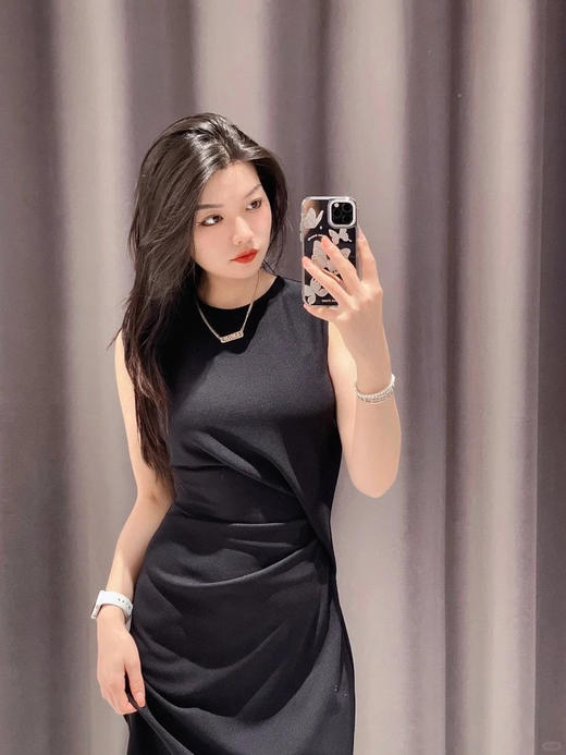 无袖圆领针织连衣裙 女霸总同款 收腰重褶工艺 轻松遮住小肚腩 高品质弹力面料 毫无束缚感 合身版型 垂坠顺滑 单穿 内搭都可 商品图1