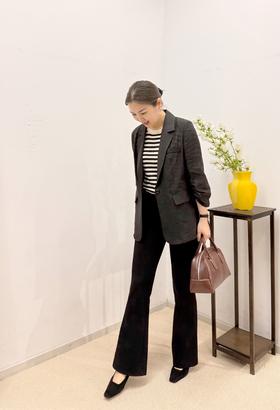 黑色暗纹极简收腰西服