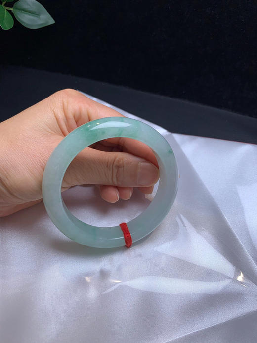 620025，56.5飘花正圈手镯、清新干净，飘清新绿花，干净 均匀 商品图5