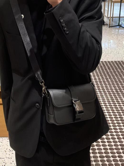 COACH蔻驰 League 19 品牌徽标磁扣开合 光滑皮革 单肩斜挎包小号黑色（XQ） 商品图1