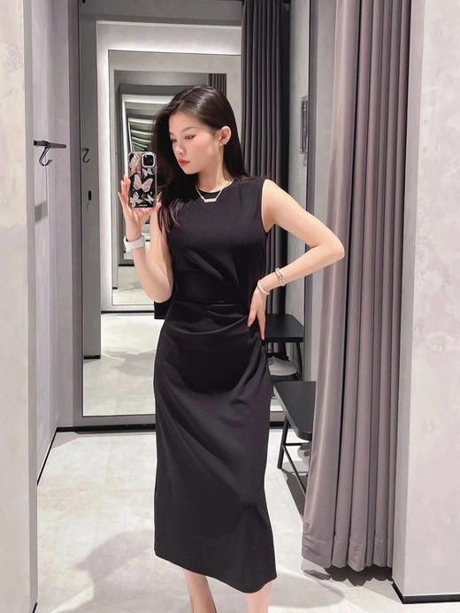 无袖圆领针织连衣裙 女霸总同款 收腰重褶工艺 轻松遮住小肚腩 高品质弹力面料 毫无束缚感 合身版型 垂坠顺滑 单穿 内搭都可 商品图2