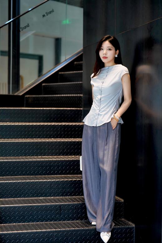 现货 臣禾	【醋酸裤】自在松弛松紧腰休闲裤	高腰垂坠JZ252060193 商品图6