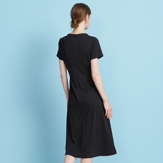 EITIE爱特爱夏季时尚纯色气质捏褶收腰显瘦法式优雅连衣裙7807578 商品图4