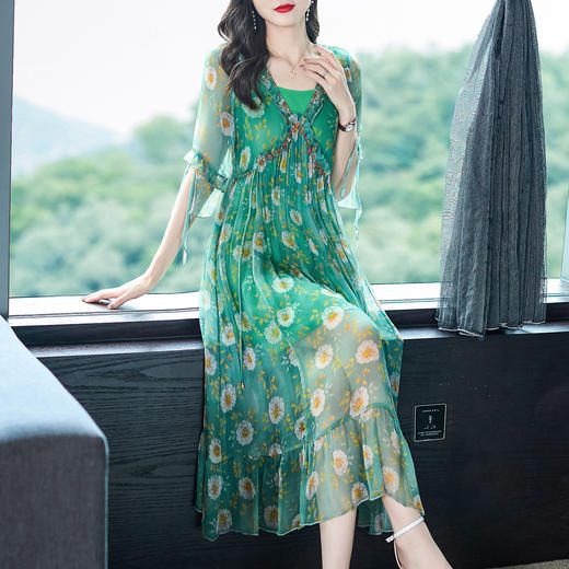 WWM-69380真丝连衣裙气质优雅桑蚕丝绿色两件套沙滩海边度假长裙 商品图2