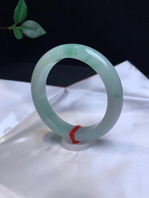 620025，56.5飘花正圈手镯、清新干净，飘清新绿花，干净 均匀 商品图3