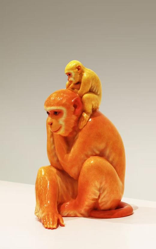 任亮《共生系列-背背猴》铜雕塑 商品图2