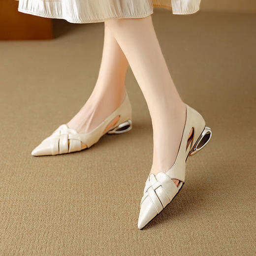 【预售5天】透气编织凉鞋女春夏气质优雅牛皮柔软尖头包头侧空单鞋DB&M6330 商品图4