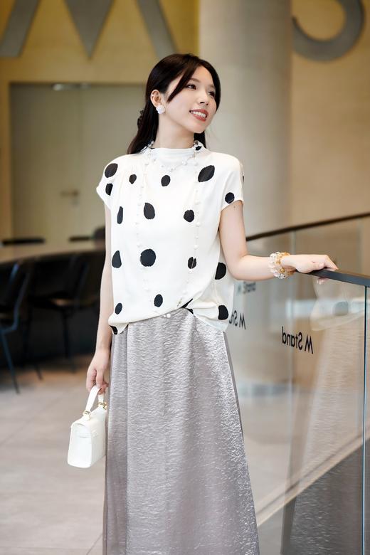 臣禾	【波点印花衬衫】19姆米弹力双乔真丝短袖上衣	JZ252050238 商品图2