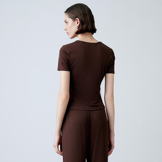 EITIE爱特爱夏季新款设计感抽绳收腰显瘦V领短款上衣T恤7802504 商品图4