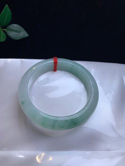 620025，56.5飘花正圈手镯、清新干净，飘清新绿花，干净 均匀 商品图4