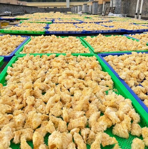 【有机富硒日晒银耳】来自有机种植基地，远离污染与化学药剂，每一朵都在纯净环境中自然生长，当季日晒工艺：30℃温和晾晒，锁住90%以上胶质与多糖，对比高温烘干（80℃）营养流失减少50%！ 商品图1