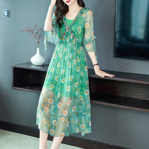 WWM-69380真丝连衣裙气质优雅桑蚕丝绿色两件套沙滩海边度假长裙 商品图0