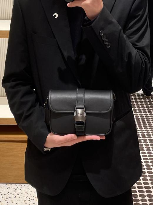 COACH蔻驰 League 19 品牌徽标磁扣开合 光滑皮革 单肩斜挎包小号黑色（XQ） 商品图2