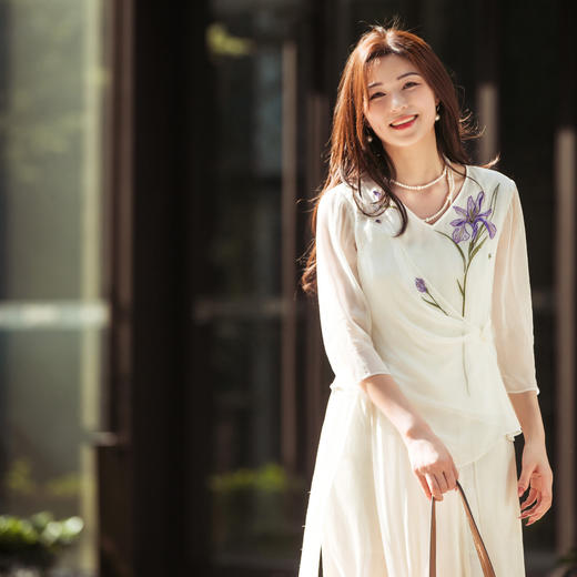 【林栖设计小店】（现货）【林栖推荐】2025春夏新品绣花衬衣优雅长袖上衣女N1952433 商品图0