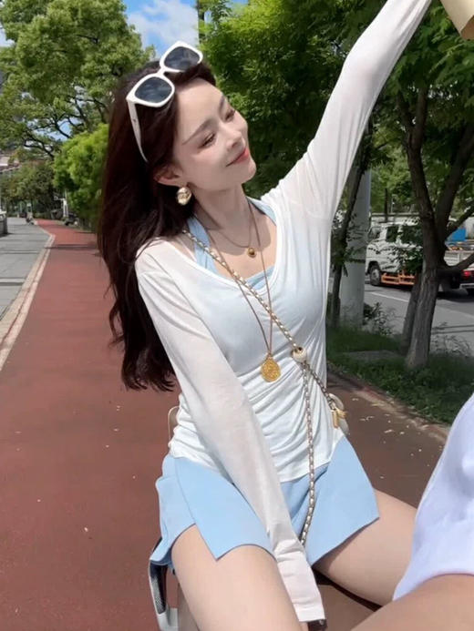 【GZ】无忧购纯欲宽松百搭防晒罩衫T恤+辣妹挂脖露背背心+设计感假两裤裙套装6881#（截单后3-5天发货) 商品图3