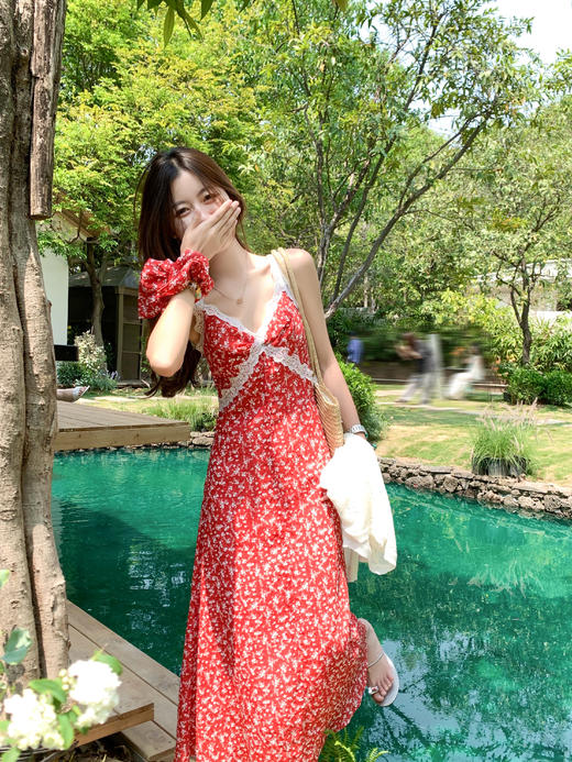 【折后再享2件88折】最后一波现货！蕾丝拼接碎花吊带连衣裙 日常209.99/件 立减70 秒杀139.99/件！！ 商品图12