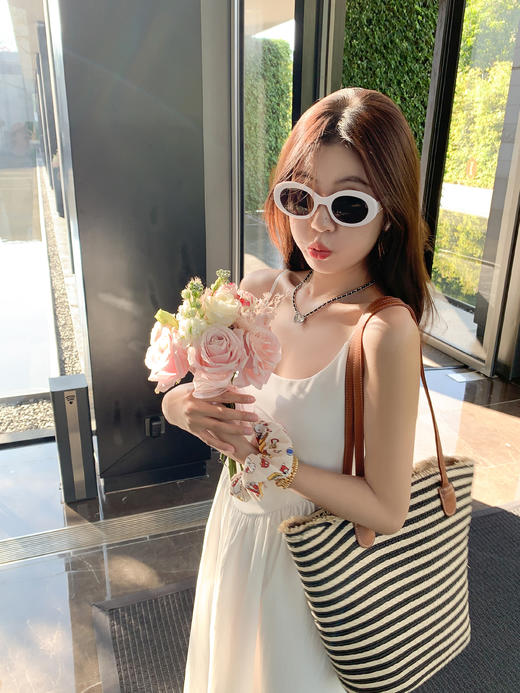 <曾小咸推荐>韩系氛围感温柔白色吊带连衣裙 商品图5