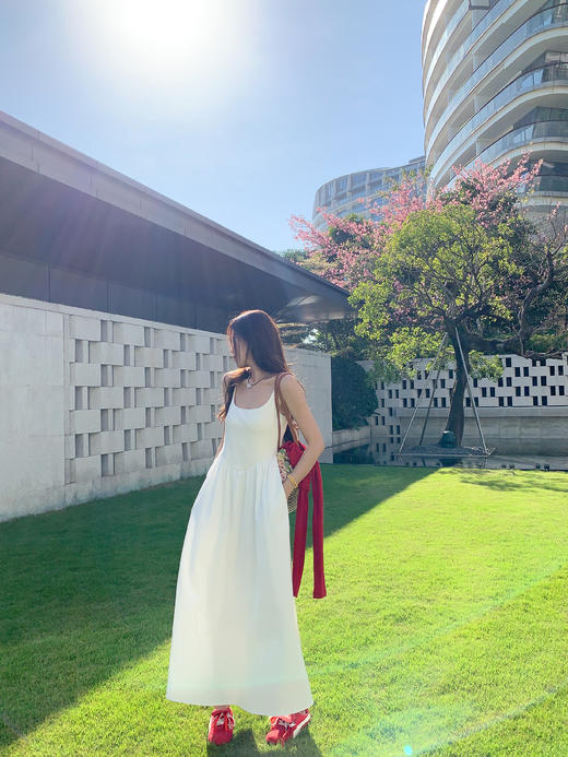 <曾小咸推荐>韩系氛围感温柔白色吊带连衣裙 商品图11