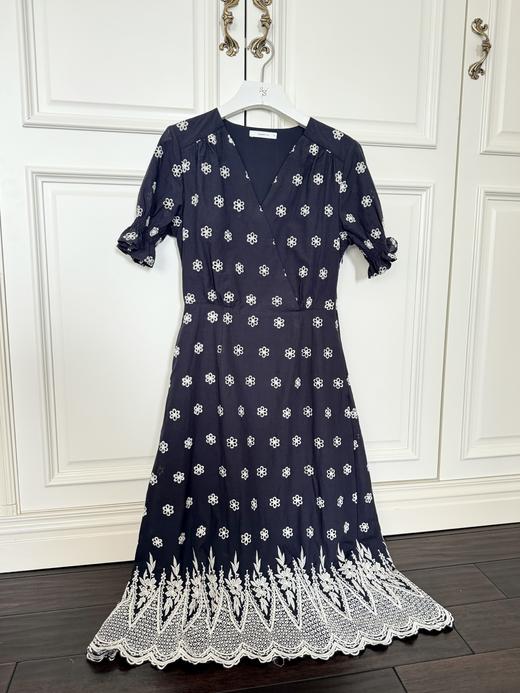 随身携带我的风景｜谧蓝花语复古绣花V领连衣裙 100%纯棉 藏青花色 商品图6