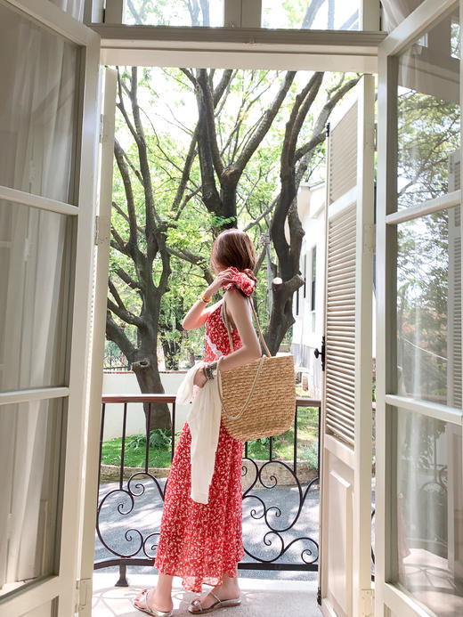 【折后再享2件88折】最后一波现货！蕾丝拼接碎花吊带连衣裙 日常209.99/件 立减70 秒杀139.99/件！！ 商品图6