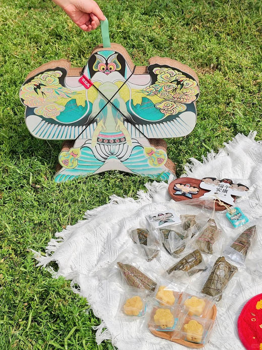 【品牌直发】端午送礼请进👏熟道端午风筝粽子礼盒🎁收到非遗纸鸢🪁真的一眼沦陷 ▪粽子单颗成本≈便利店饭团价🍙 ▪刺绣冰箱贴！风筝！艾草香囊！ 商品图4